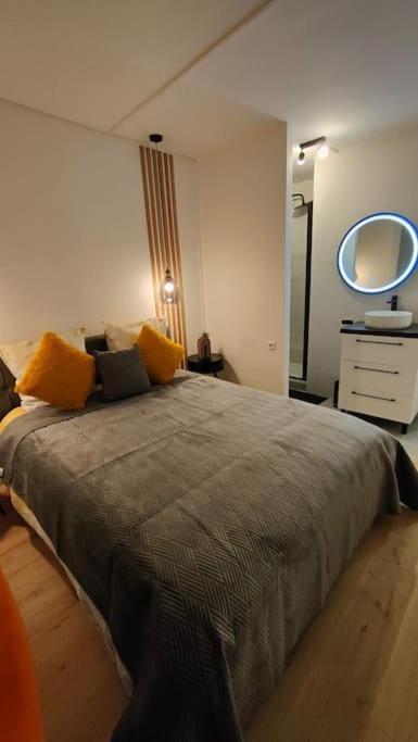 Joli Appartement Au Pied Du Tramway Безон Екстериор снимка